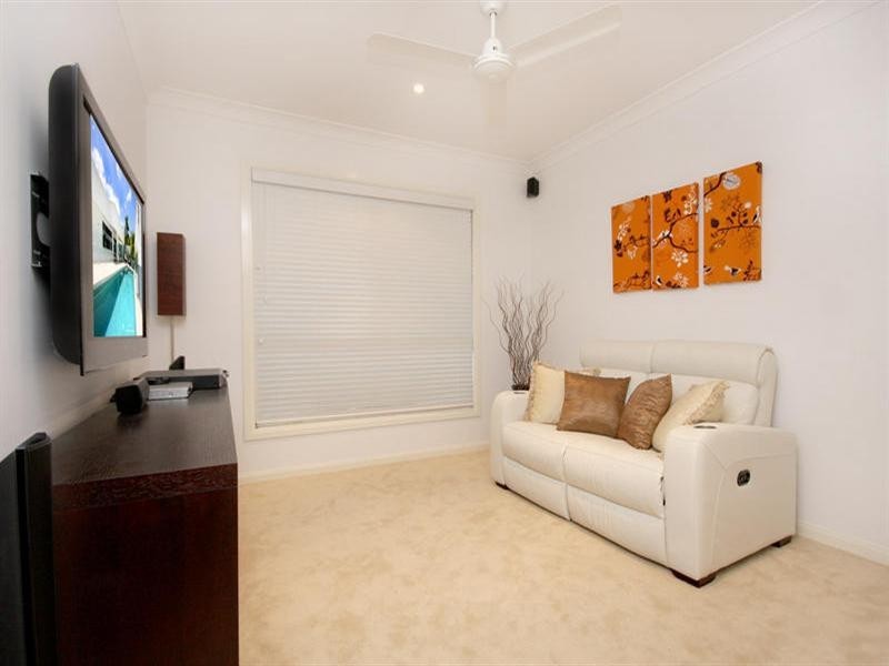 2 Torquay Place, Arundel QLD 4214