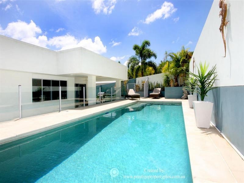 2 Torquay Place, Arundel QLD 4214