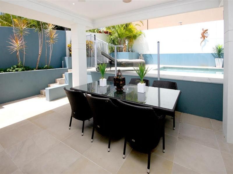 2 Torquay Place, Arundel QLD 4214