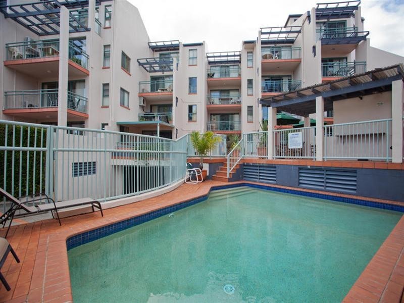 8 7 Robert Street, Labrador QLD 4215