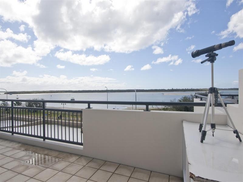 392 Marine Parade, Labrador QLD 4215