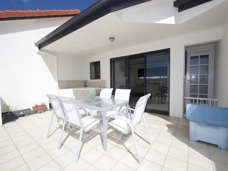 392 Marine Parade, Labrador QLD 4215