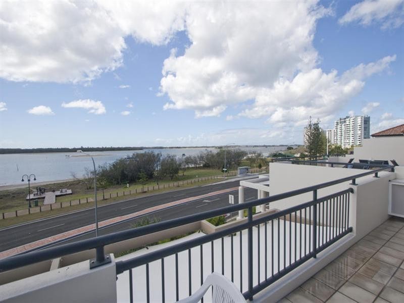 392 Marine Parade, Labrador QLD 4215
