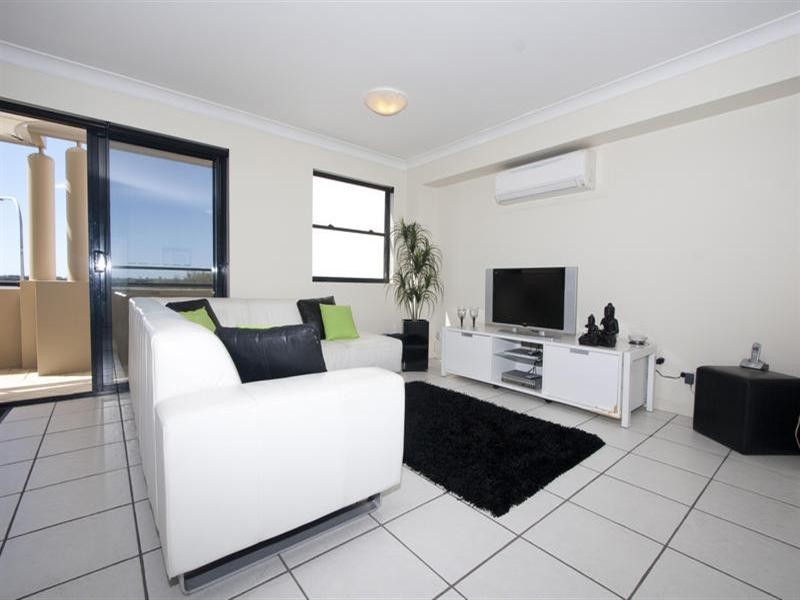 392 Marine Parade, Labrador QLD 4215