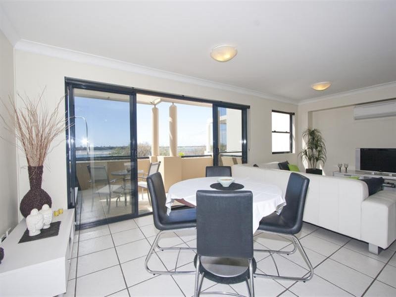 392 Marine Parade, Labrador QLD 4215