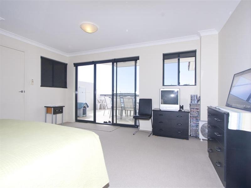 392 Marine Parade, Labrador QLD 4215