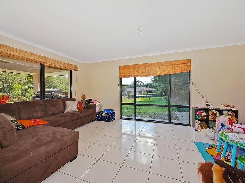 37 Mountain View Crest, Mount Nathan QLD 4211