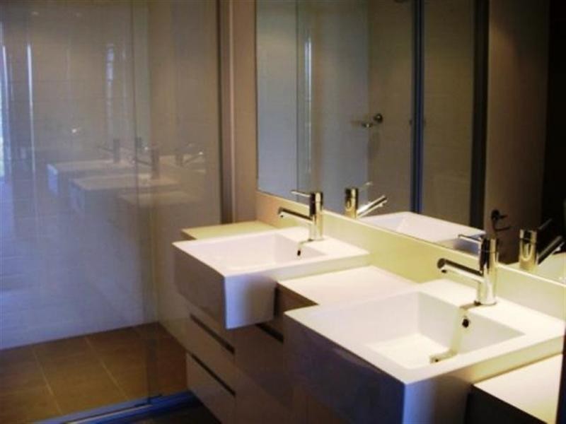 9 Lawson Street, Southport QLD 4215