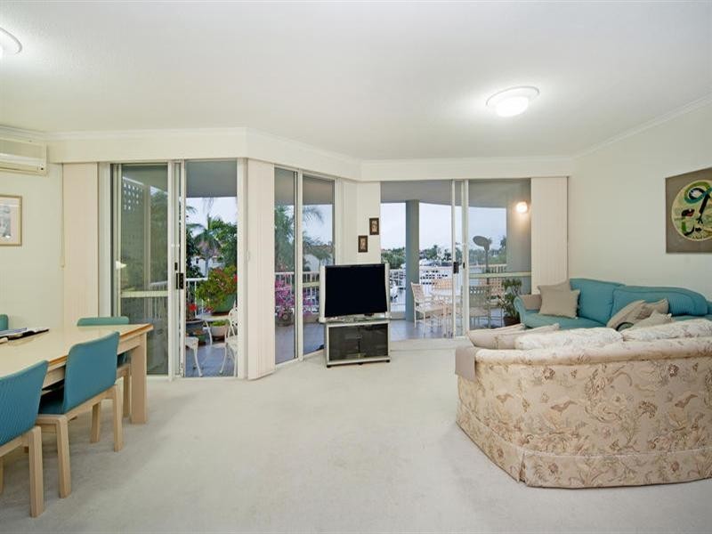 8 75 Morala Avenue, Runaway Bay QLD 4216