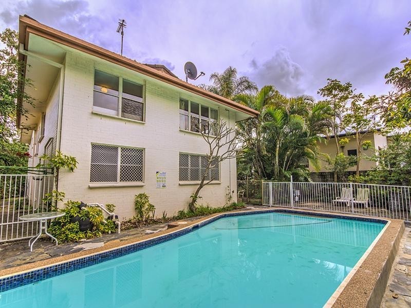 16 Petersen Avenue, Southport QLD 4215