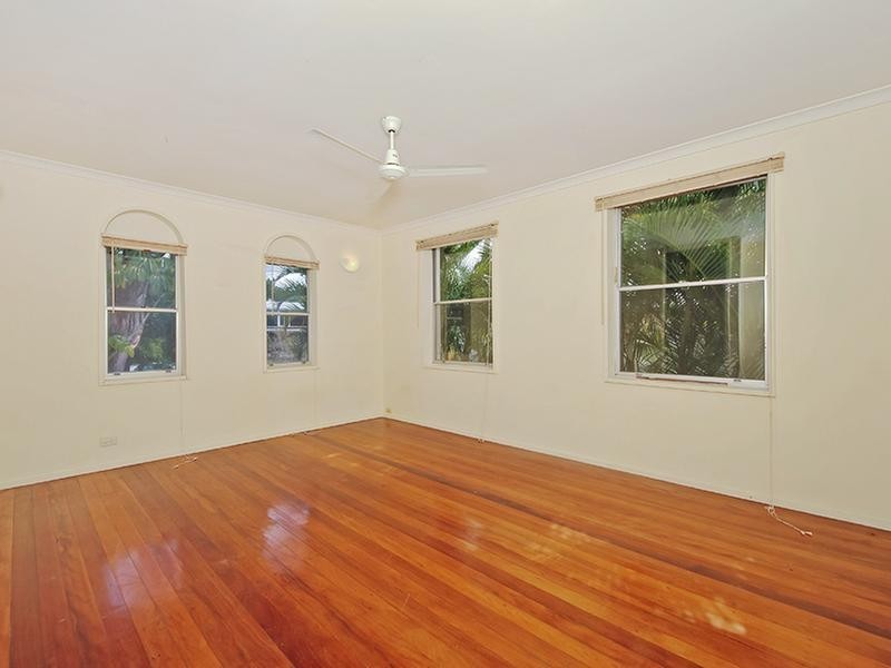 16 Petersen Avenue, Southport QLD 4215