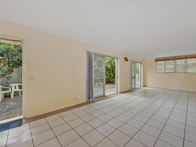 16 Petersen Avenue, Southport QLD 4215