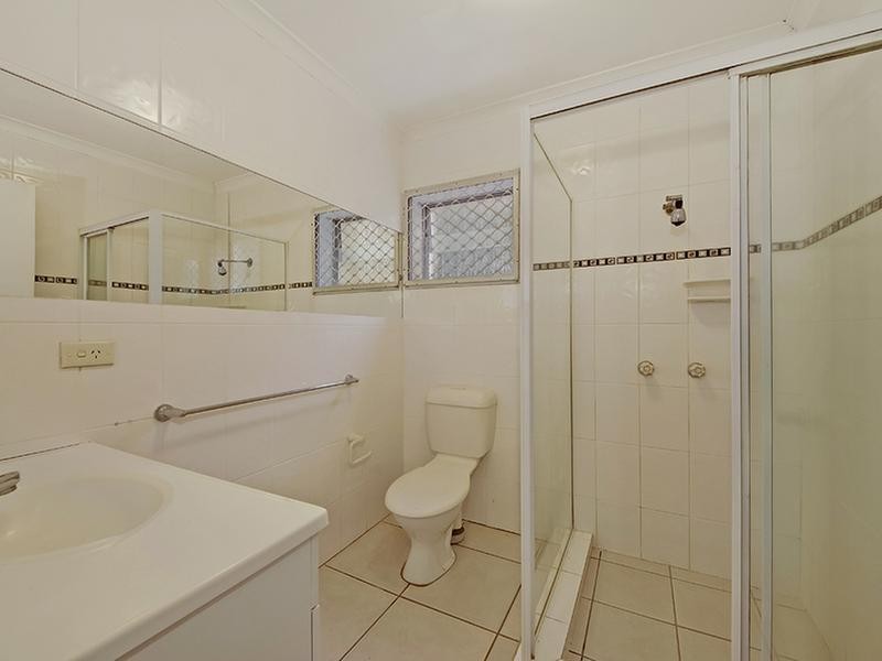 16 Petersen Avenue, Southport QLD 4215