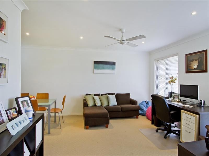 9 Beaumont Crescent, Pacific Pines QLD 4211