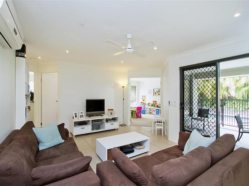 9 Beaumont Crescent, Pacific Pines QLD 4211