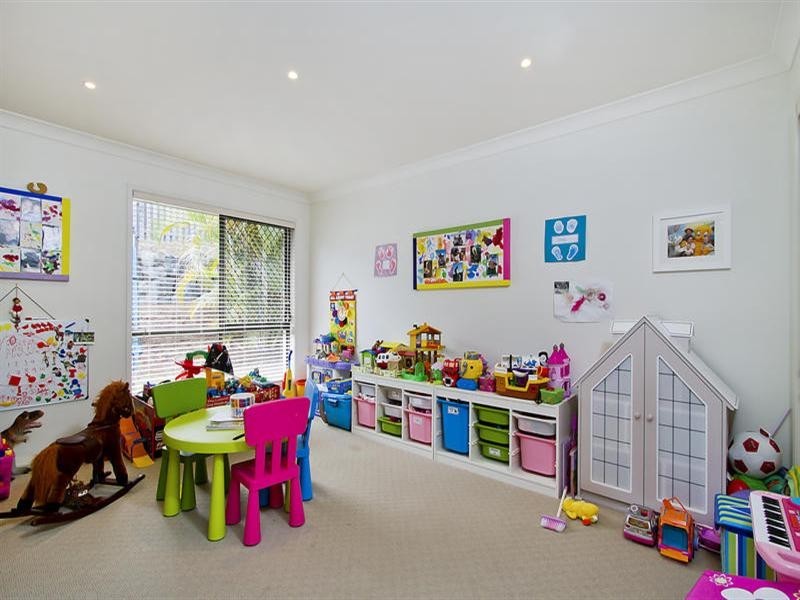 9 Beaumont Crescent, Pacific Pines QLD 4211