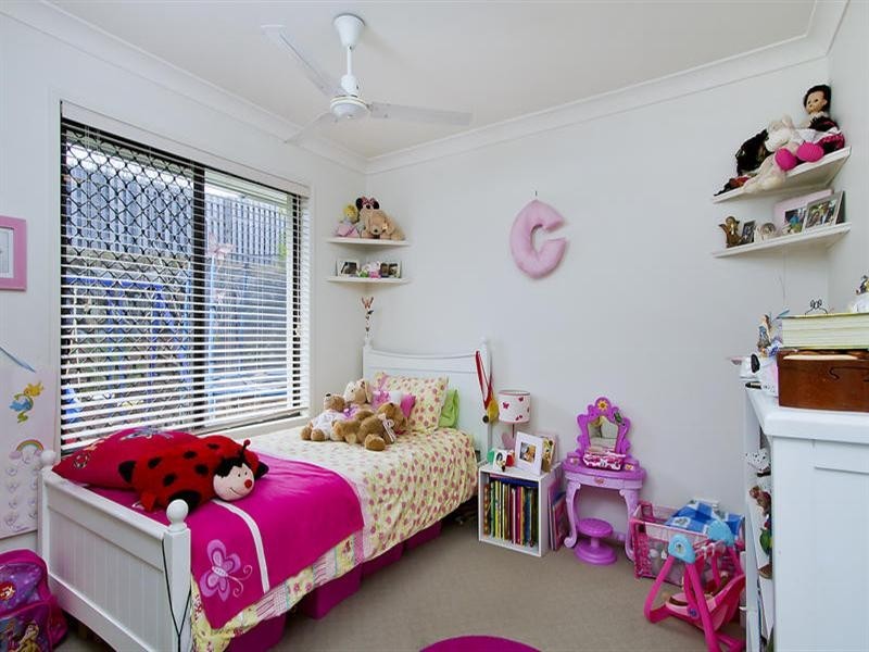 9 Beaumont Crescent, Pacific Pines QLD 4211