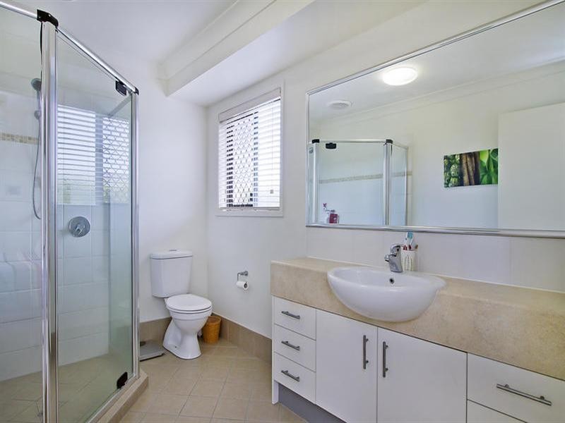 9 Beaumont Crescent, Pacific Pines QLD 4211