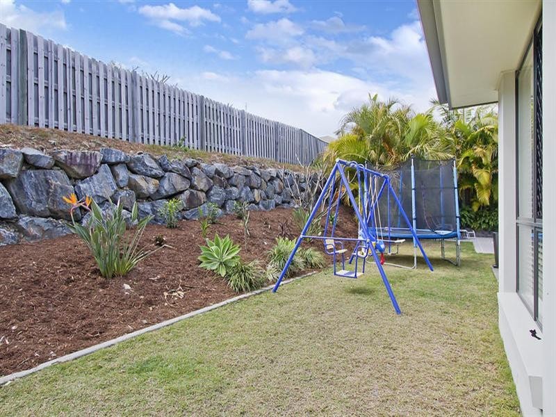 9 Beaumont Crescent, Pacific Pines QLD 4211