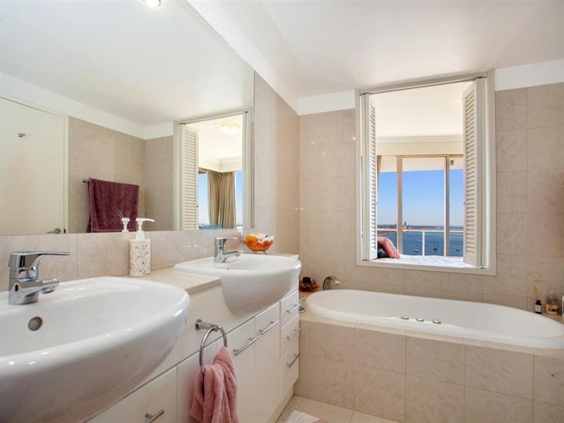 2102 50 Marine Parade, Southport QLD 4215