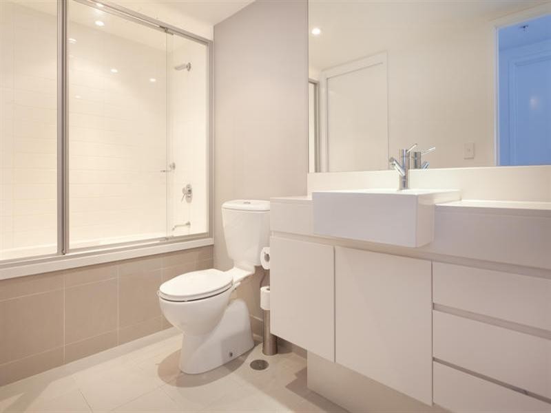 5 Lawson Street, Southport QLD 4215