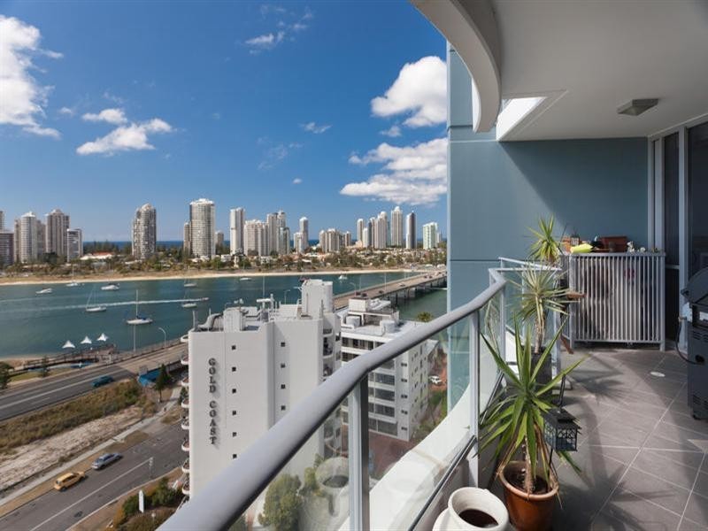 4 Como Crescent, Southport QLD 4215