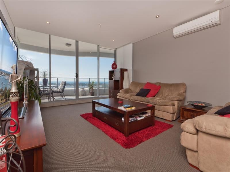 4 Como Crescent, Southport QLD 4215