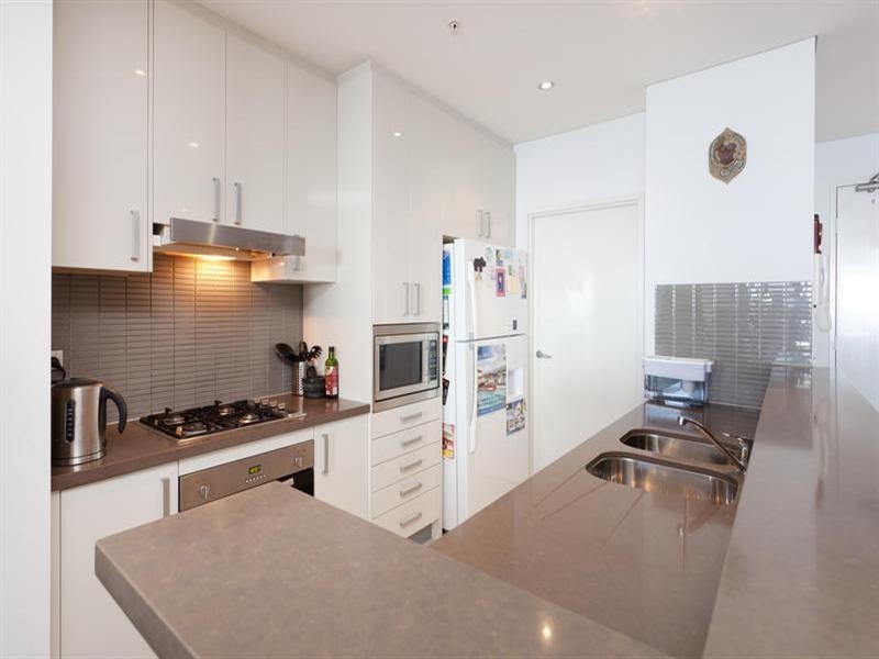 4 Como Crescent, Southport QLD 4215