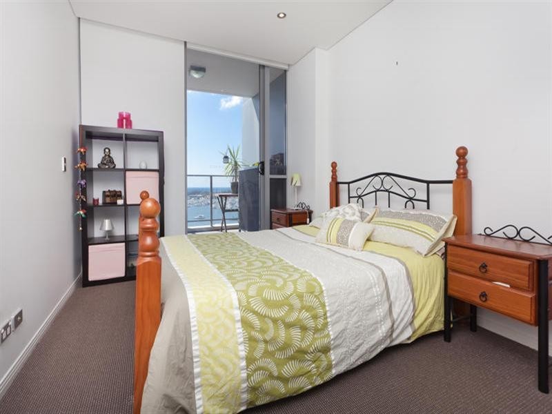 4 Como Crescent, Southport QLD 4215