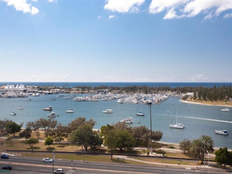 4 Como Crescent, Southport QLD 4215