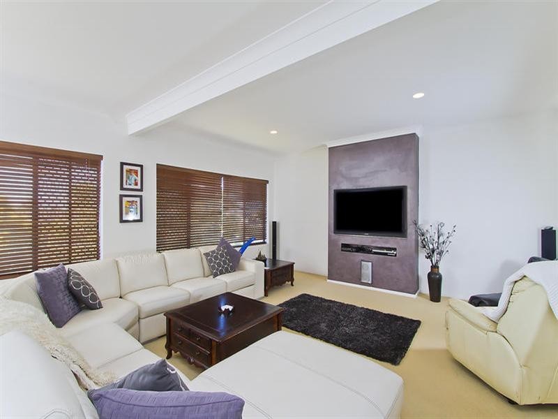 3 Ashbourne Terrace, Biggera Waters QLD 4216