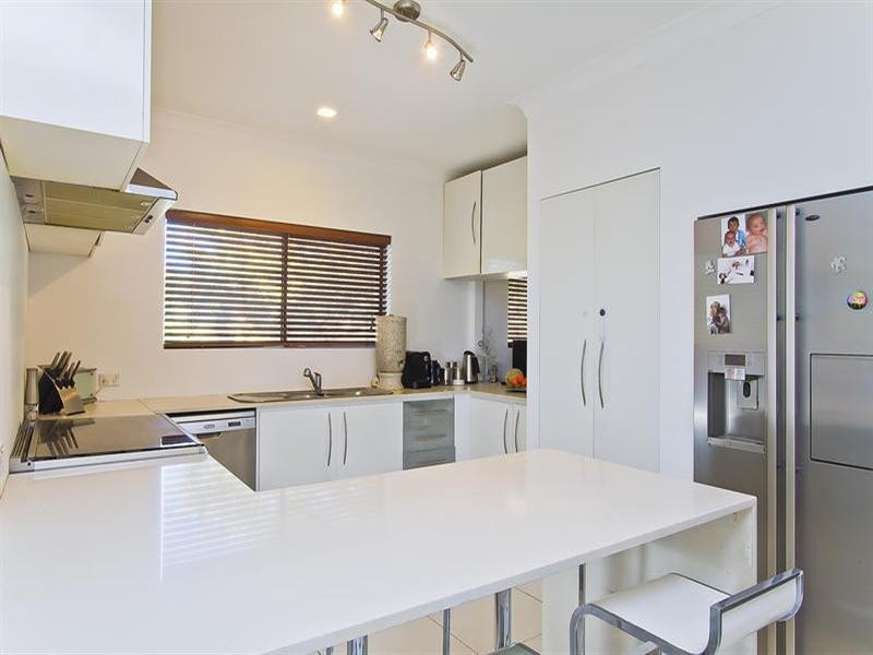 3 Ashbourne Terrace, Biggera Waters QLD 4216