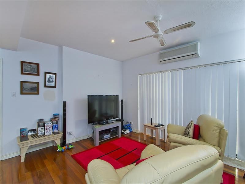 3 Ashbourne Terrace, Biggera Waters QLD 4216