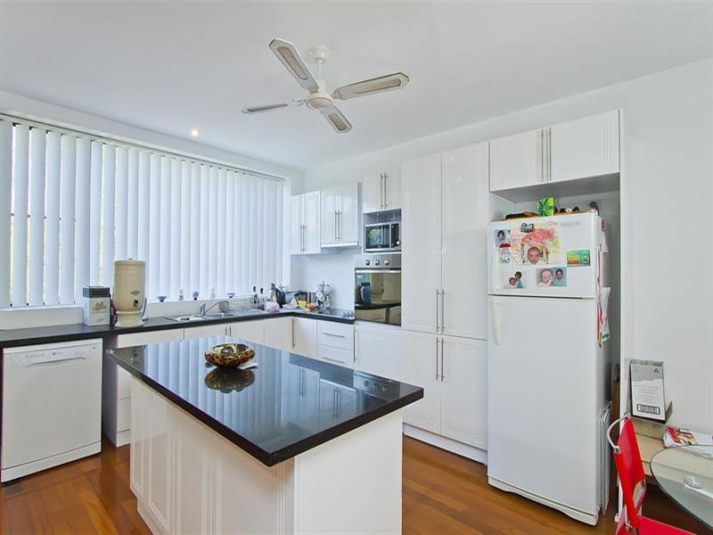 3 Ashbourne Terrace, Biggera Waters QLD 4216