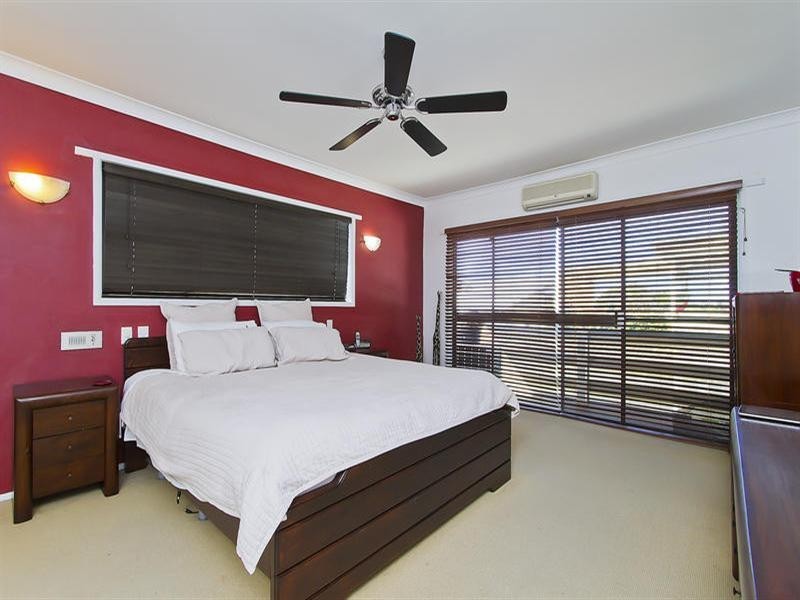 3 Ashbourne Terrace, Biggera Waters QLD 4216