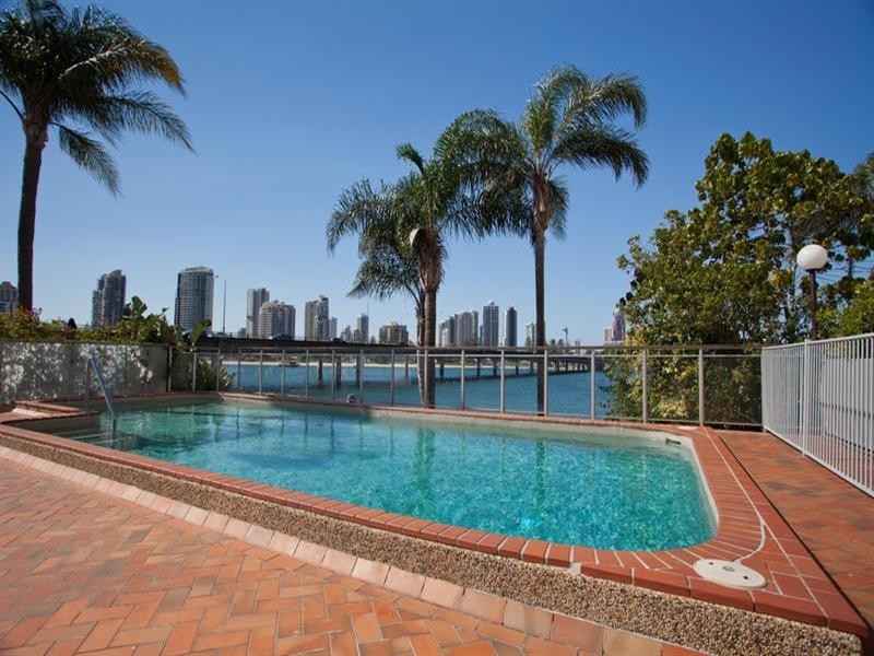 2 Barney Street, Southport QLD 4215