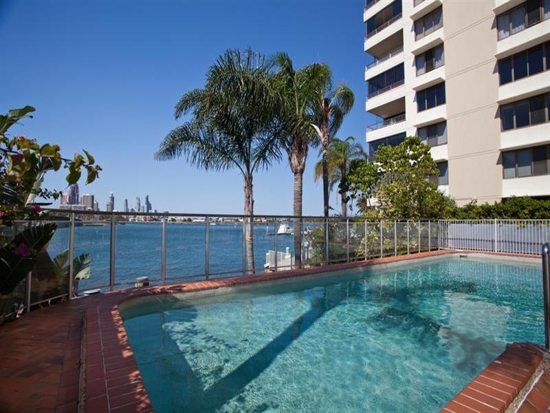 2 Barney Street, Southport QLD 4215