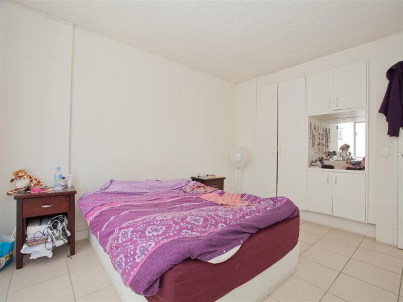 2 Barney Street, Southport QLD 4215