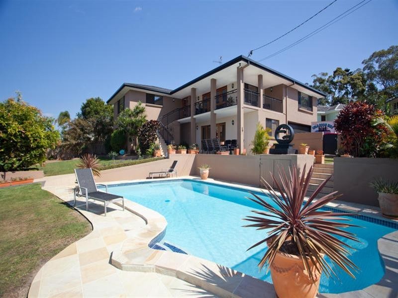 2 Kerry Place, Southport QLD 4215