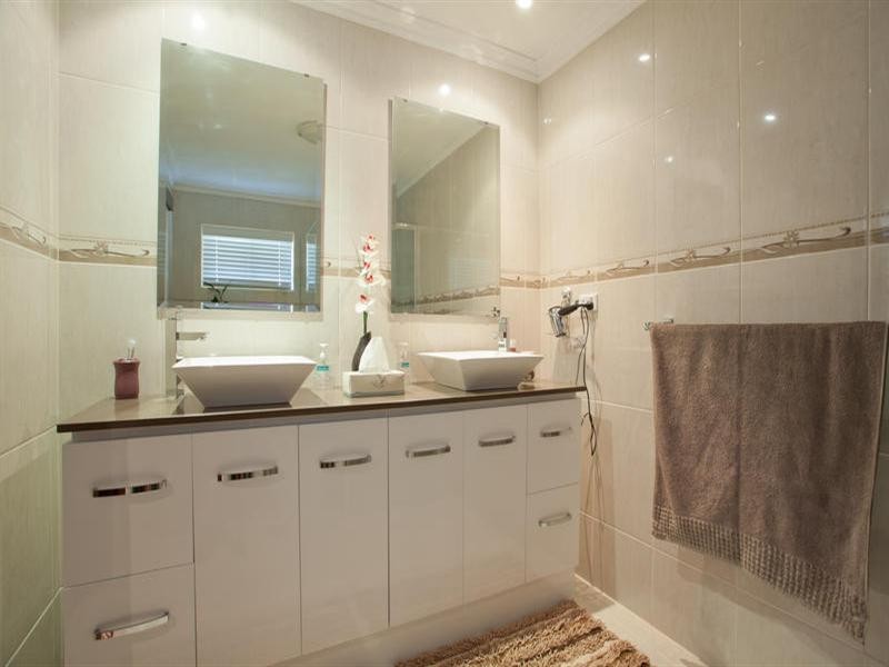 2 Kerry Place, Southport QLD 4215