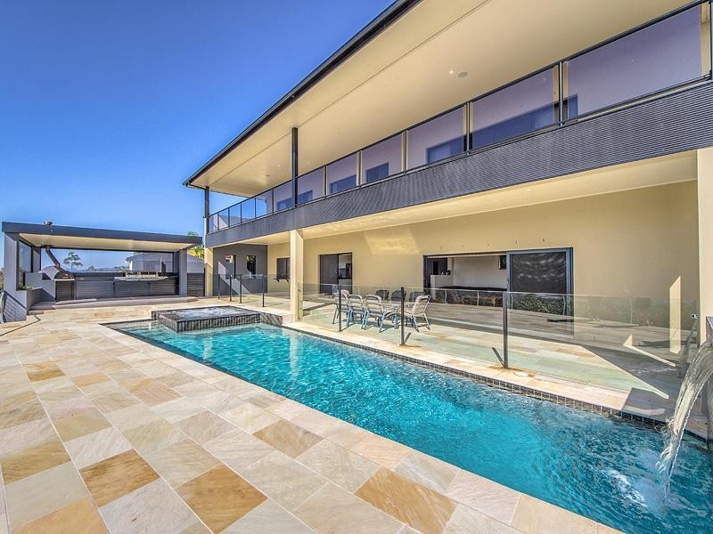 10 Zenith Crescent, Pacific Pines QLD 4211