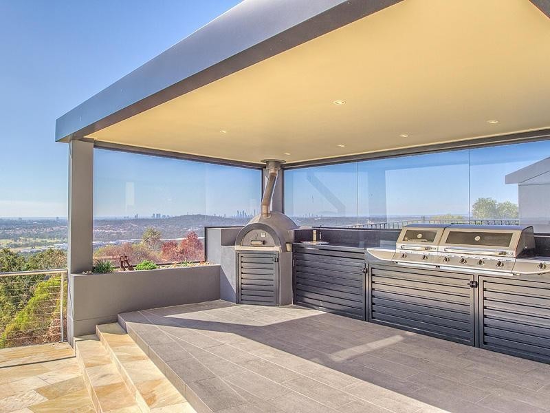 10 Zenith Crescent, Pacific Pines QLD 4211