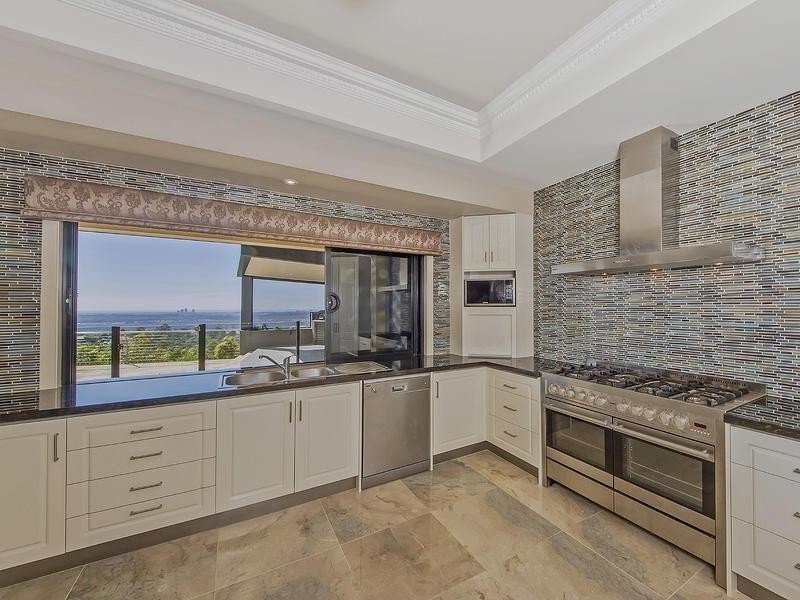 10 Zenith Crescent, Pacific Pines QLD 4211