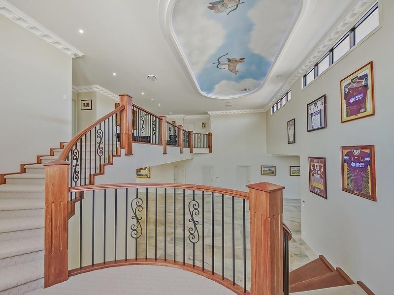 10 Zenith Crescent, Pacific Pines QLD 4211