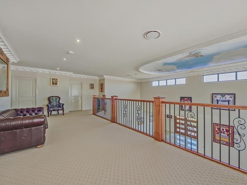 10 Zenith Crescent, Pacific Pines QLD 4211