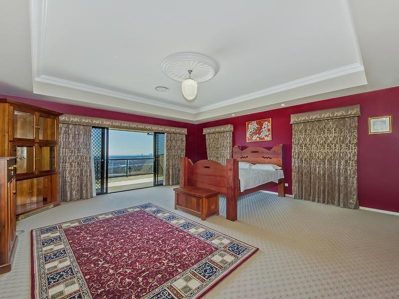 10 Zenith Crescent, Pacific Pines QLD 4211