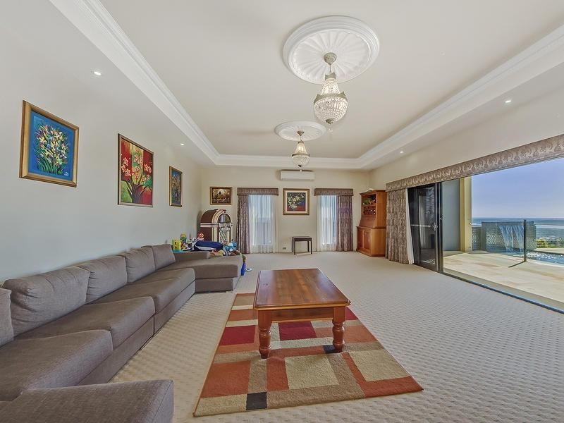 10 Zenith Crescent, Pacific Pines QLD 4211