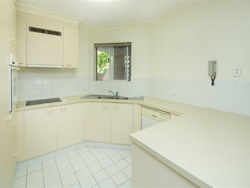 2 19 Heath Street, Southport QLD 4215