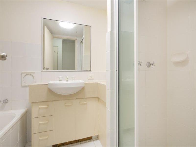 2 19 Heath Street, Southport QLD 4215