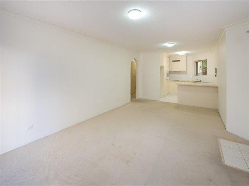 2 19 Heath Street, Southport QLD 4215